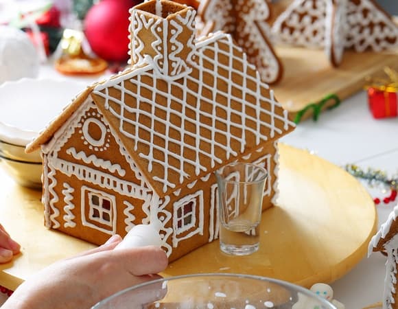 Как сделать пряничный домик своими руками