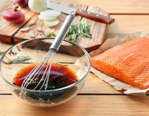 Сезон пикников: секреты маринада для рыбы и морепродуктов на гриле