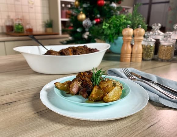 Олег жарит! Баранья нога с соусом из запеченных баклажанов