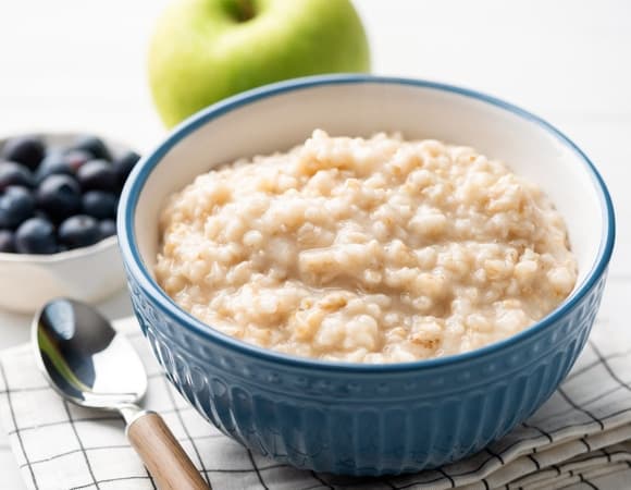 Эксперты: как сделать овсянку вкуснее и полезнее