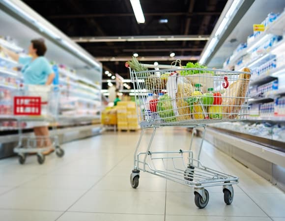В Госдуме предложили ограничить работу продуктовых гипермаркетов по воскресеньям
