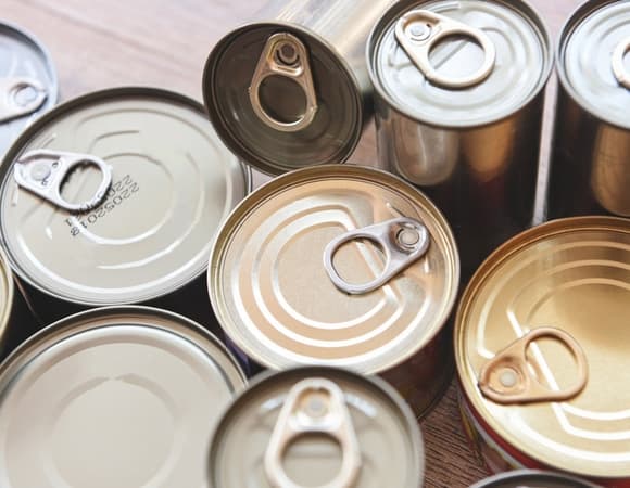 В России зафиксировали дефицит сырья для консервных банок