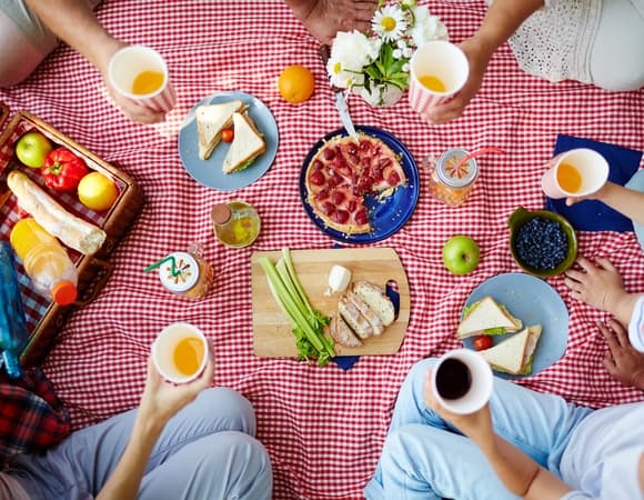 Почему еда на свежем воздухе кажется вкуснее, объяснила диетолог