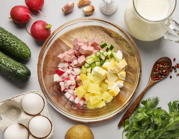 Раскрыты ингредиенты окрошки, которые наносят вред организму