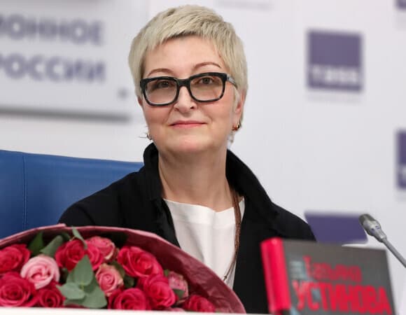 Татьяна Устинова поделилась фирменным рецептом пирога с малиной