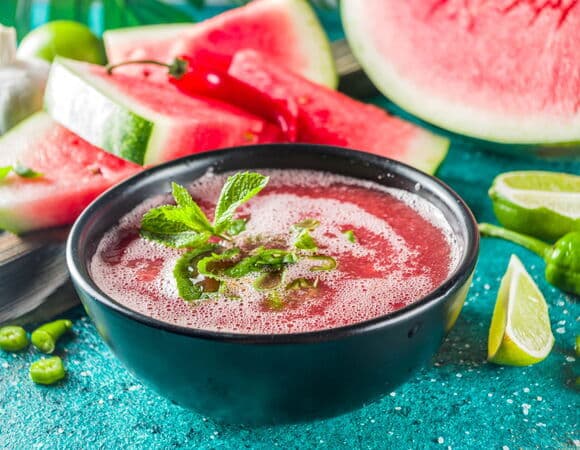 Эксперты рассказали, как приготовить 3 необычных блюда с арбузом