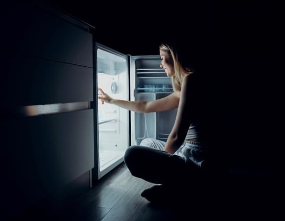 Что все-таки можно съесть на ночь? Отвечает диетолог