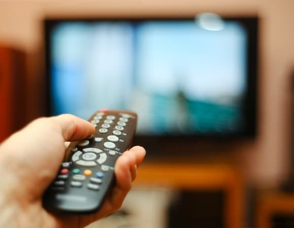 В России хотят запретить рекламу фастфуда на ТВ