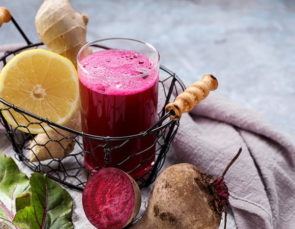 Чем полезен свекольный сок и как приготовить его дома