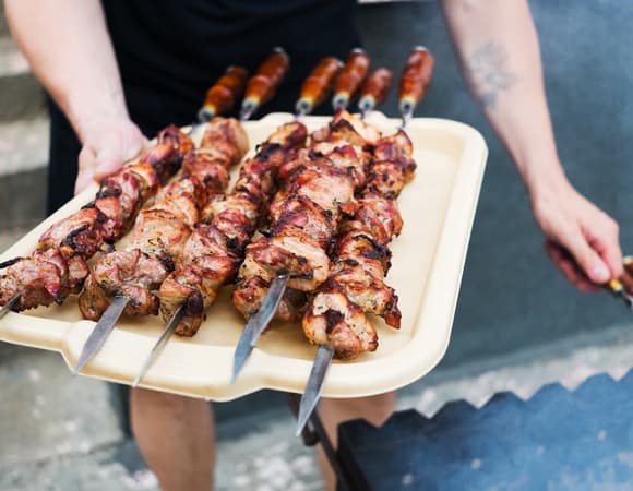 Шашлык по рецепту Дюма: как француз покорил Кавказ вкусом баранины