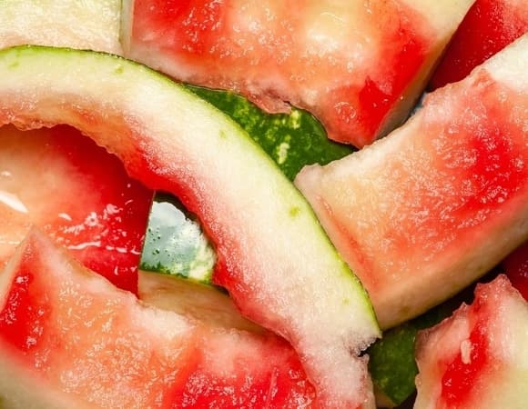 Выбрасываете арбузные корки? Диетологи говорят, что вы теряете самое ценное