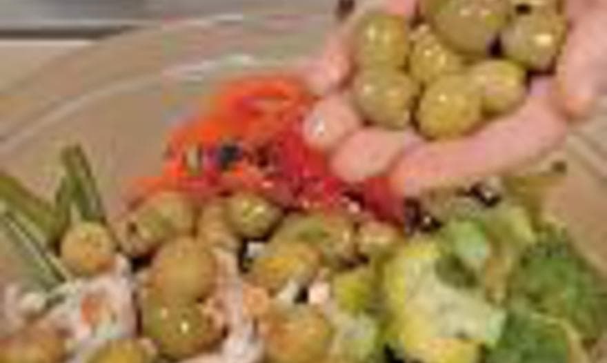 Салат из морепродуктов с овощами