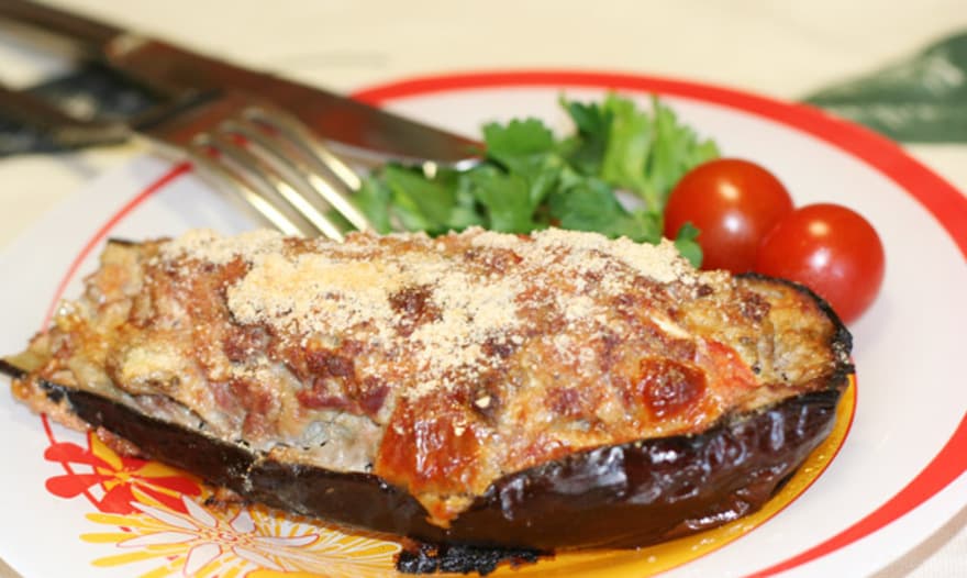 Баклажаны с мясом, помидорами и сыром сулугуни