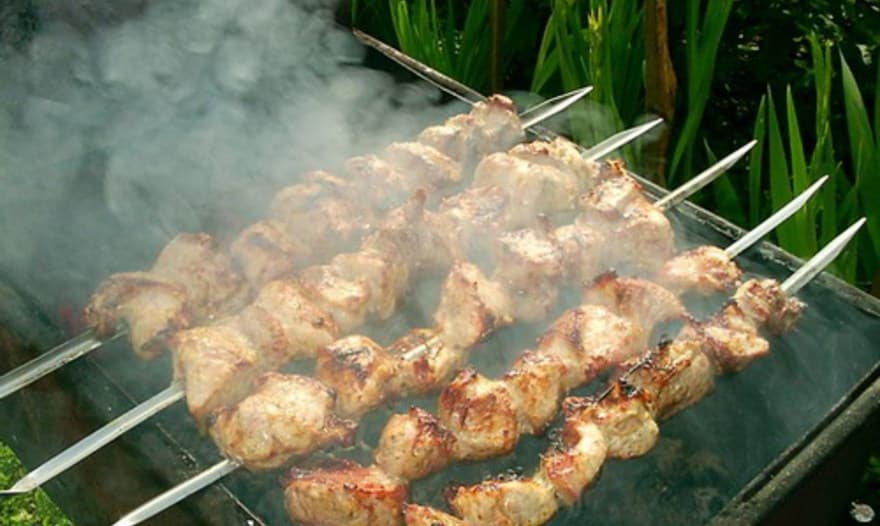 Шашлык из свиной шеи в луковом маринаде