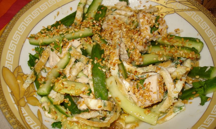 салат-закуска из курицы со свежим огурцом