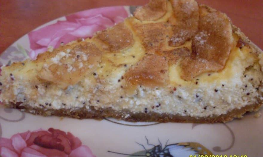 Чизкейк с яблоками и маком
