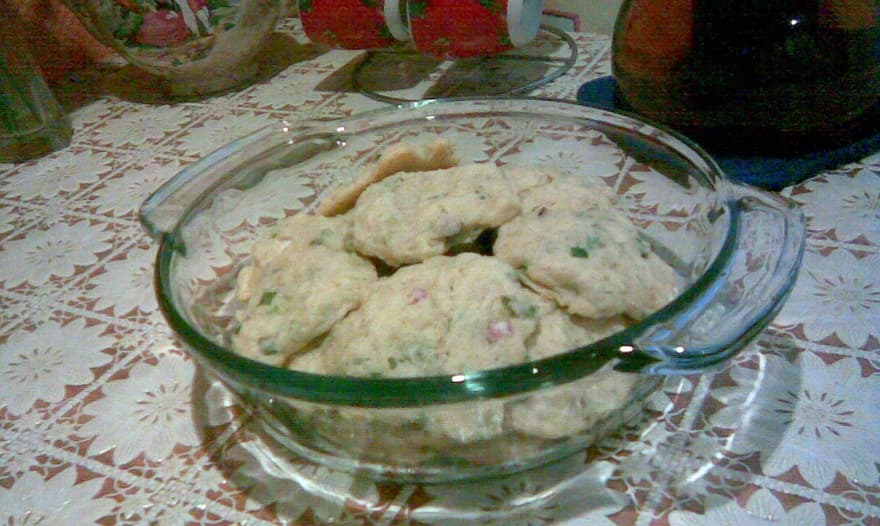 Печенье с сыром и зеленым луком
