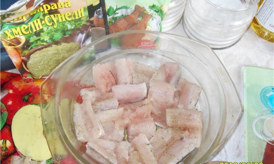 Рыбка, запеченная под шубкой из свеклы
