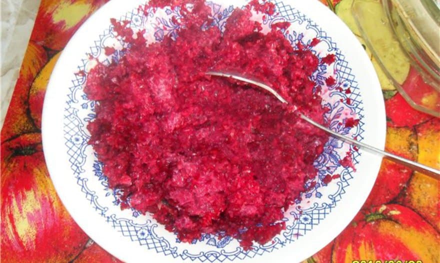 Рыбка, запеченная под шубкой из свеклы