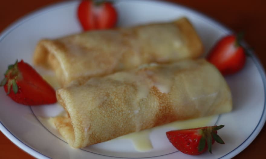 Блинчики с творогом и клубникой