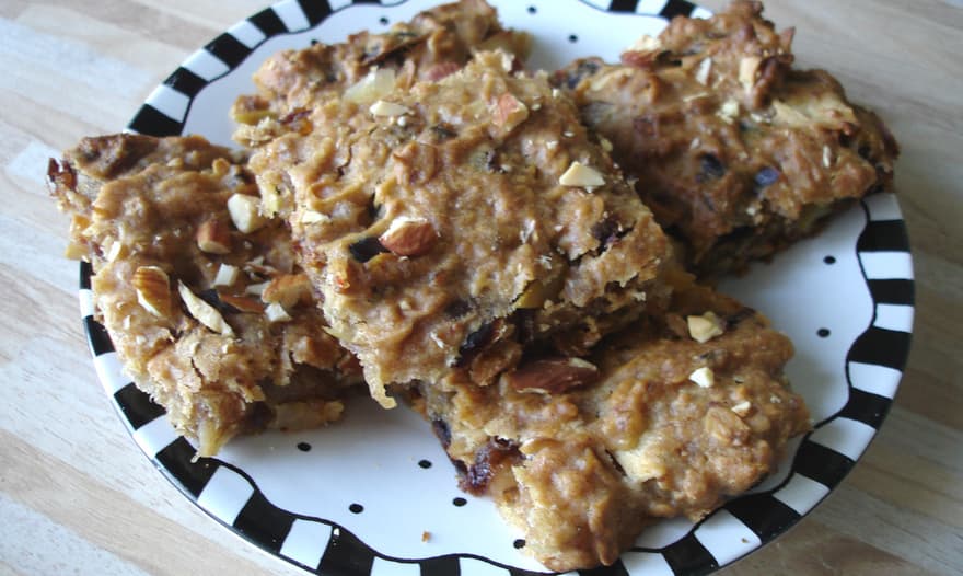 Печенье с яблоками, финиками и грецкими орехами