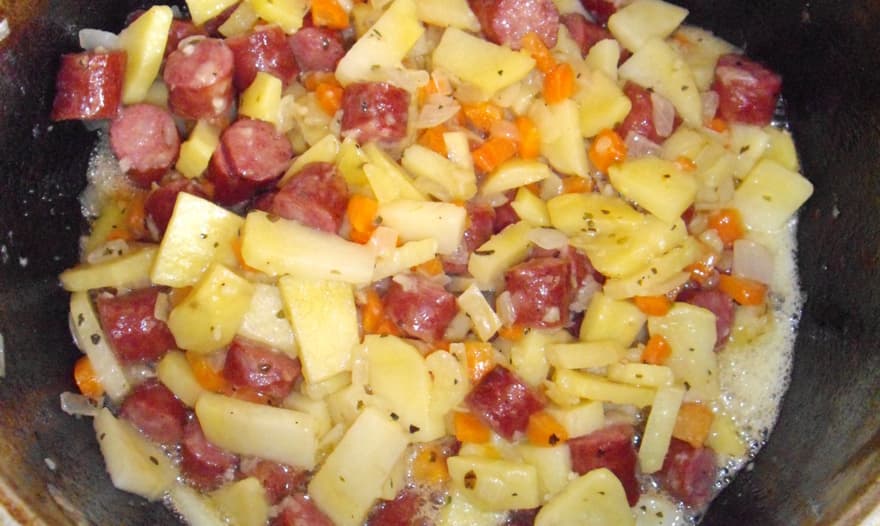 Испанский острый супчик с колбасками