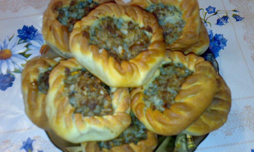 Открытые пирожки с мясом и рисом (Вак Бялеш)