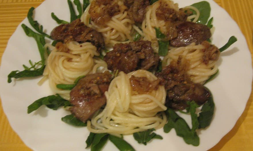 Салат с куриной печенью