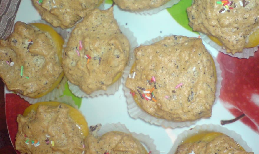 Персики с шапочками