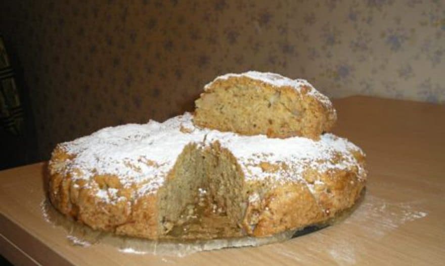 Яблочный пирог с изюмом