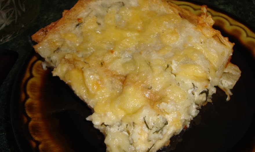 Пирог из лаваша с сыром, творогом и зеленью