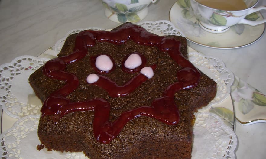 Шоколадный манник с карамельными яблоками
