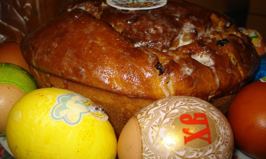Кулич с цукатами, изюмом и орехами