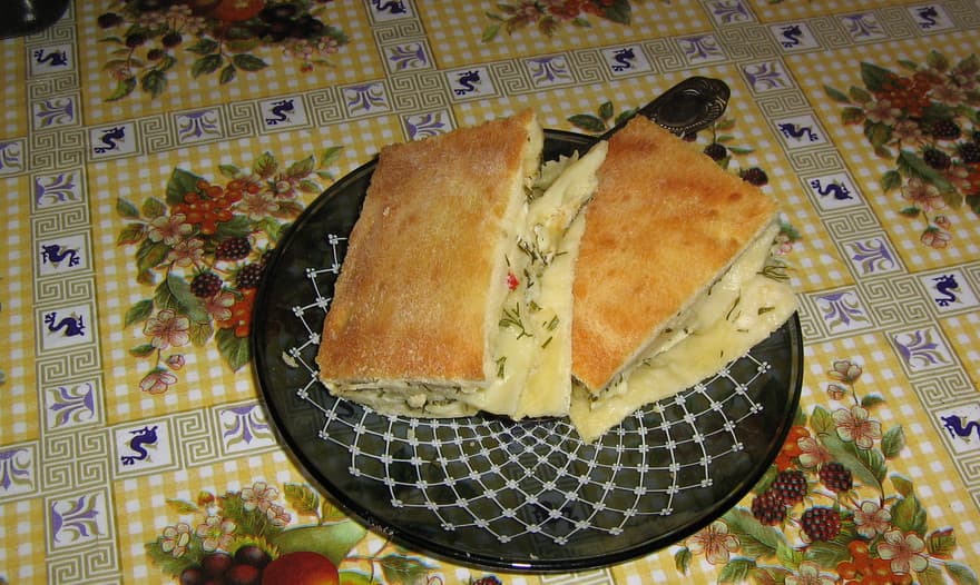 ФАСОЛИЦА с жареным луком ,ЦЫПЛЁНОК НА ГРАТАРЕ, МАМАЛЫГА, ПЛАЦИНДА с луком и яйцом