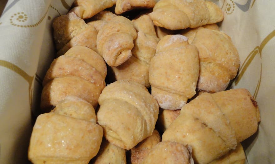 Творожные рогалики с абрикосами
