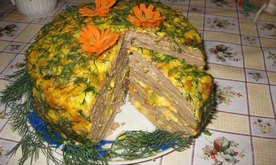 Мясной слоеный пирог