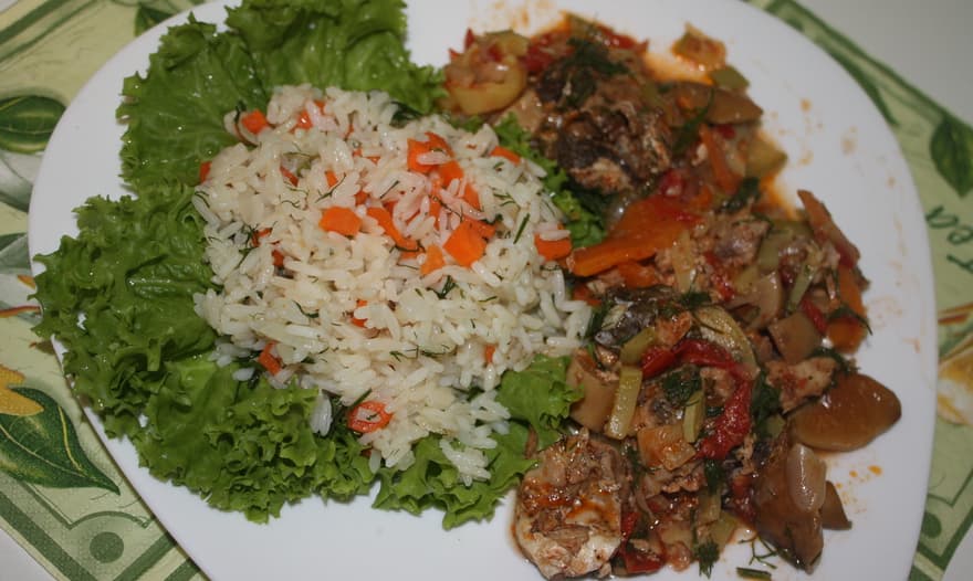 Рыба, тушеная с овощами