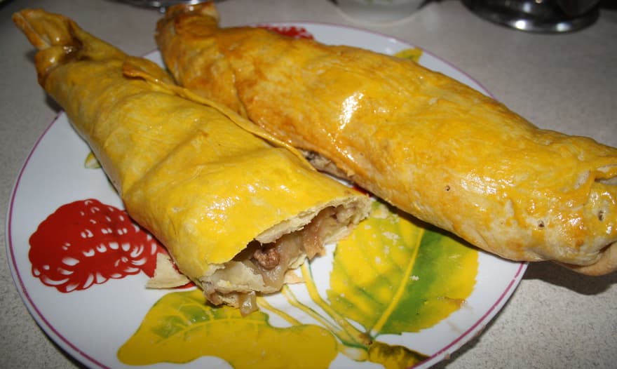 Штрудель с яблоками и изюмом.