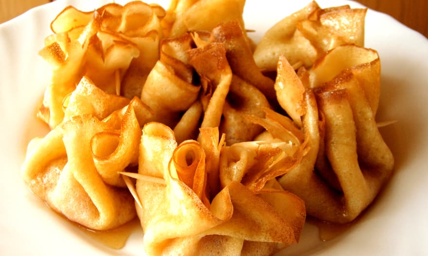 Блинчики с карамелизованными яблоками