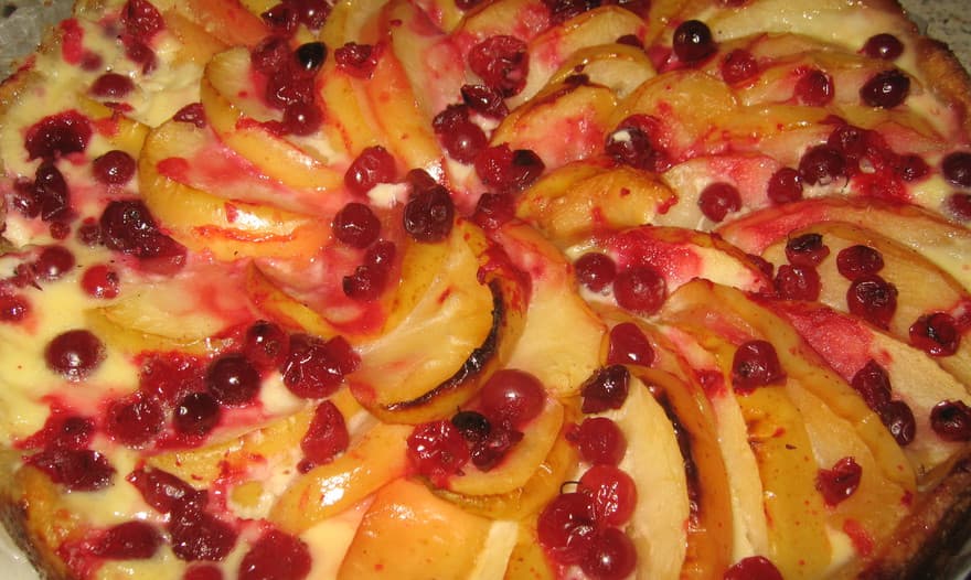 Эльзасский пирог с яблоком и клюквой