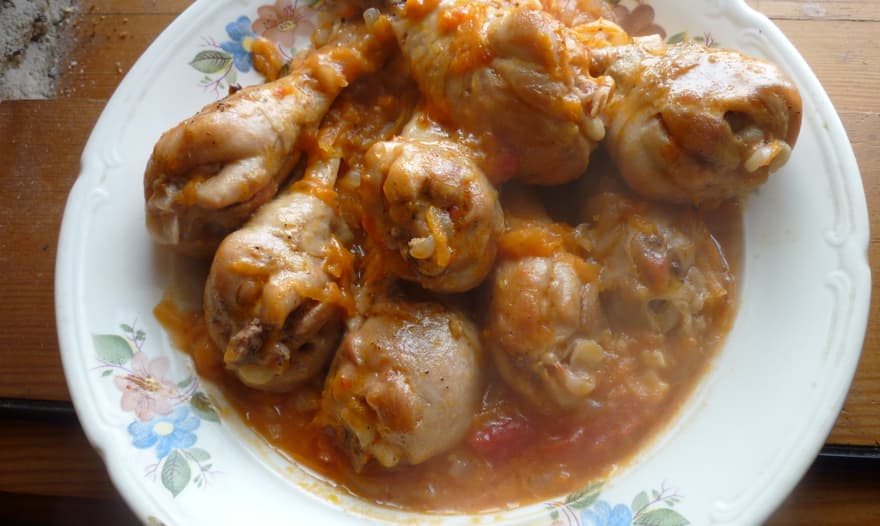 *Плакия*(курица,тушённая в овощном маринаде по-болгарски)