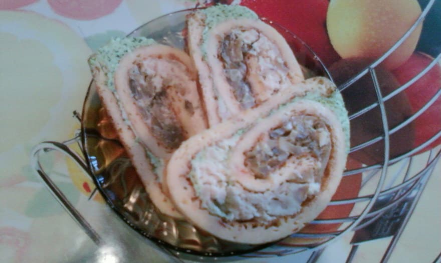 Сырный рулет с грибной начинкой