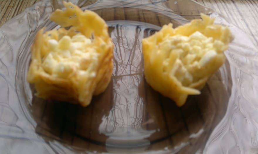 Сырные корзиночки с салатом из мяса криля