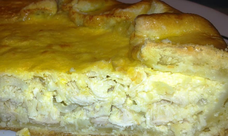 Пирог с курицей и сырной заливкой