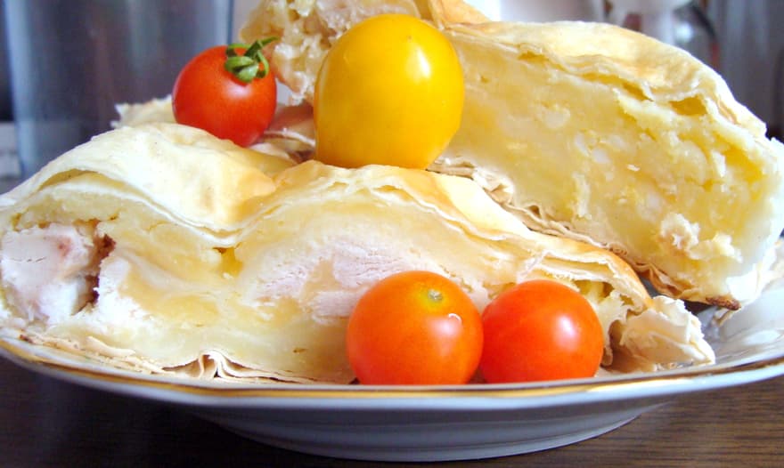 Рулет с копченой куриной грудкой и картофелем