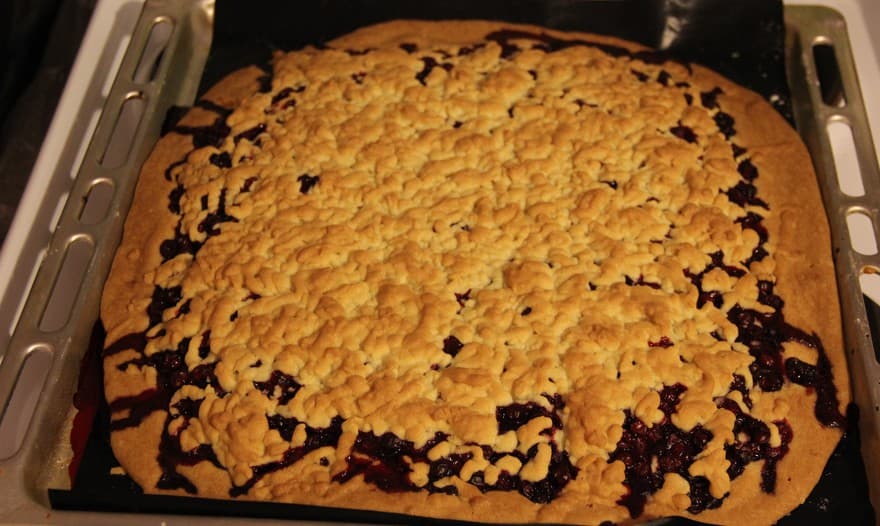 Коврижка с брусникой