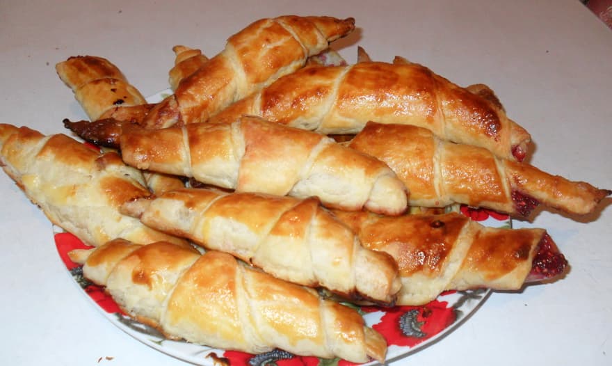 "Круассаны" (Les croissants) из домашнего слоеного теста с шоколадной начинкой и не только