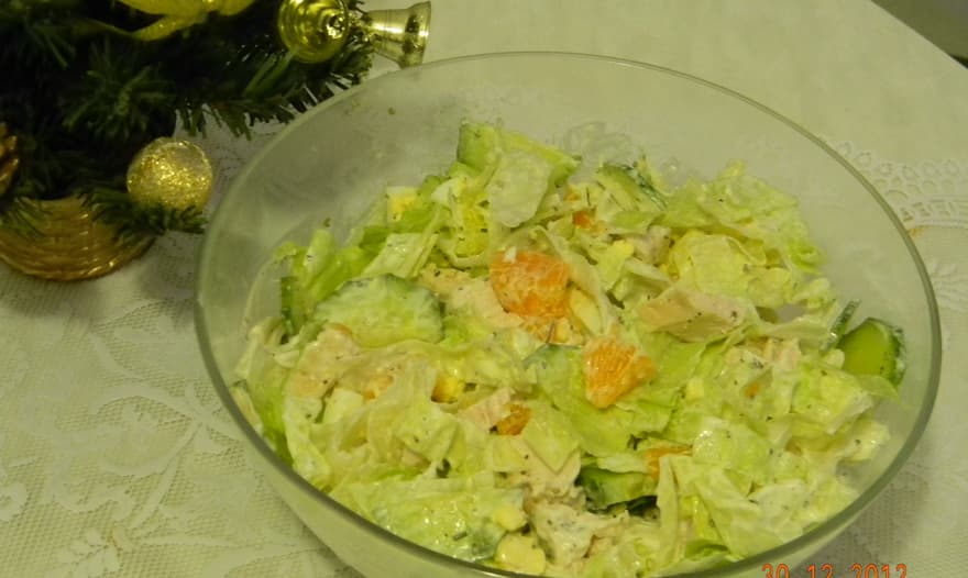 Легкий салат с пекинской капустой и курочкой