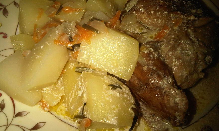 Кролик, тушенный с корнеплодами