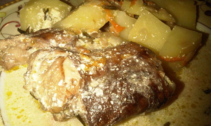 Кролик, тушенный с корнеплодами
